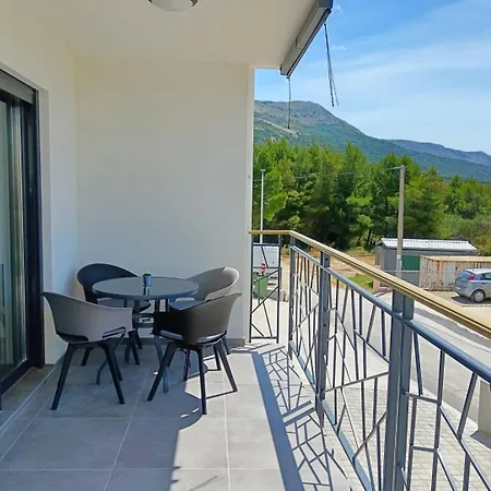 Dissy Split Apartman Podstrana
