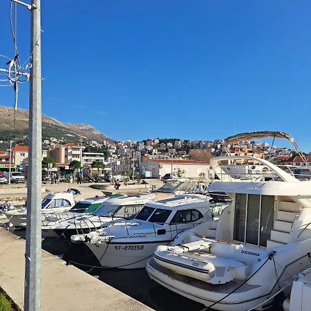 Dissy Split Апартаменты *